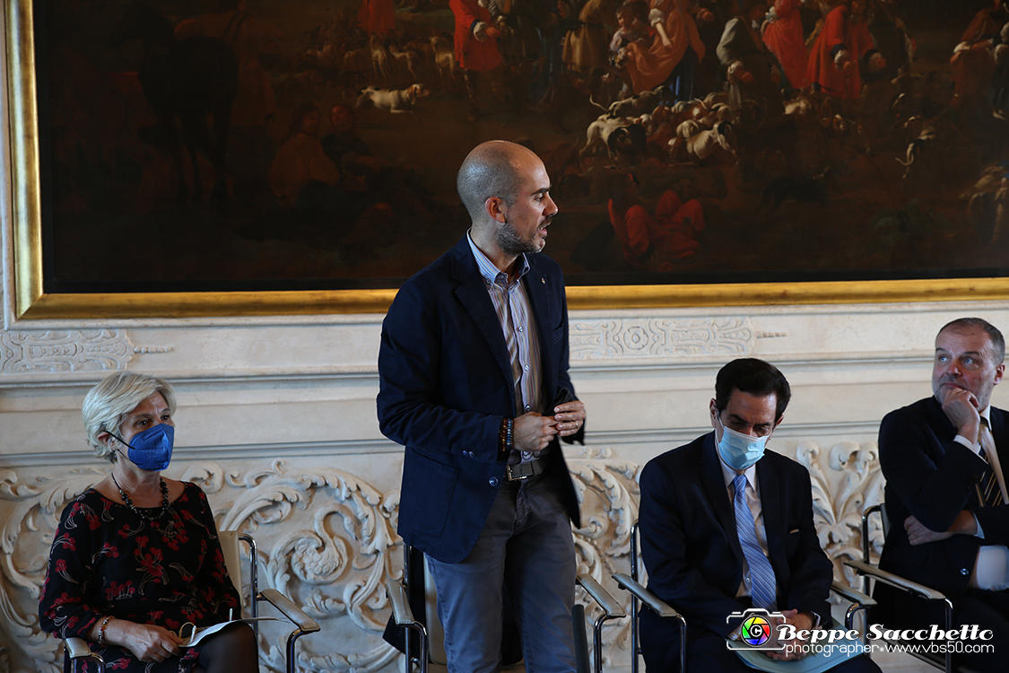 VBS_2043 - Mostra  Il mondo in una stanza. Testimonianze di culture extraeuropee.jpg